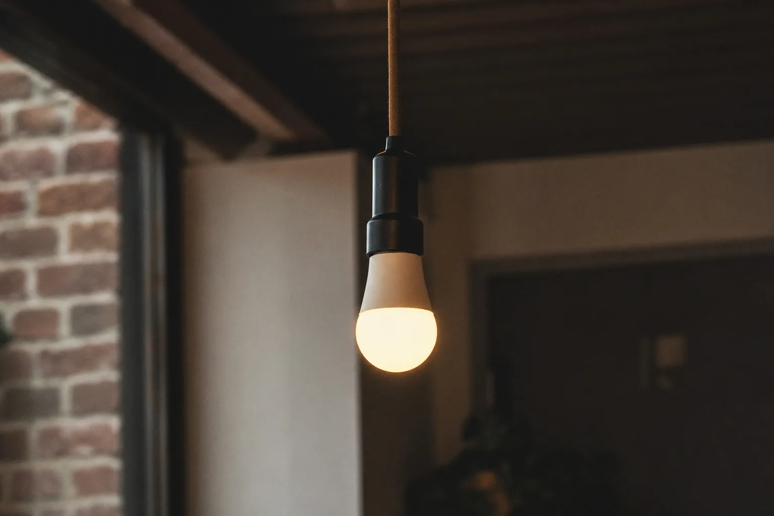 Best smart light bulbs for home automation: 5 top picks