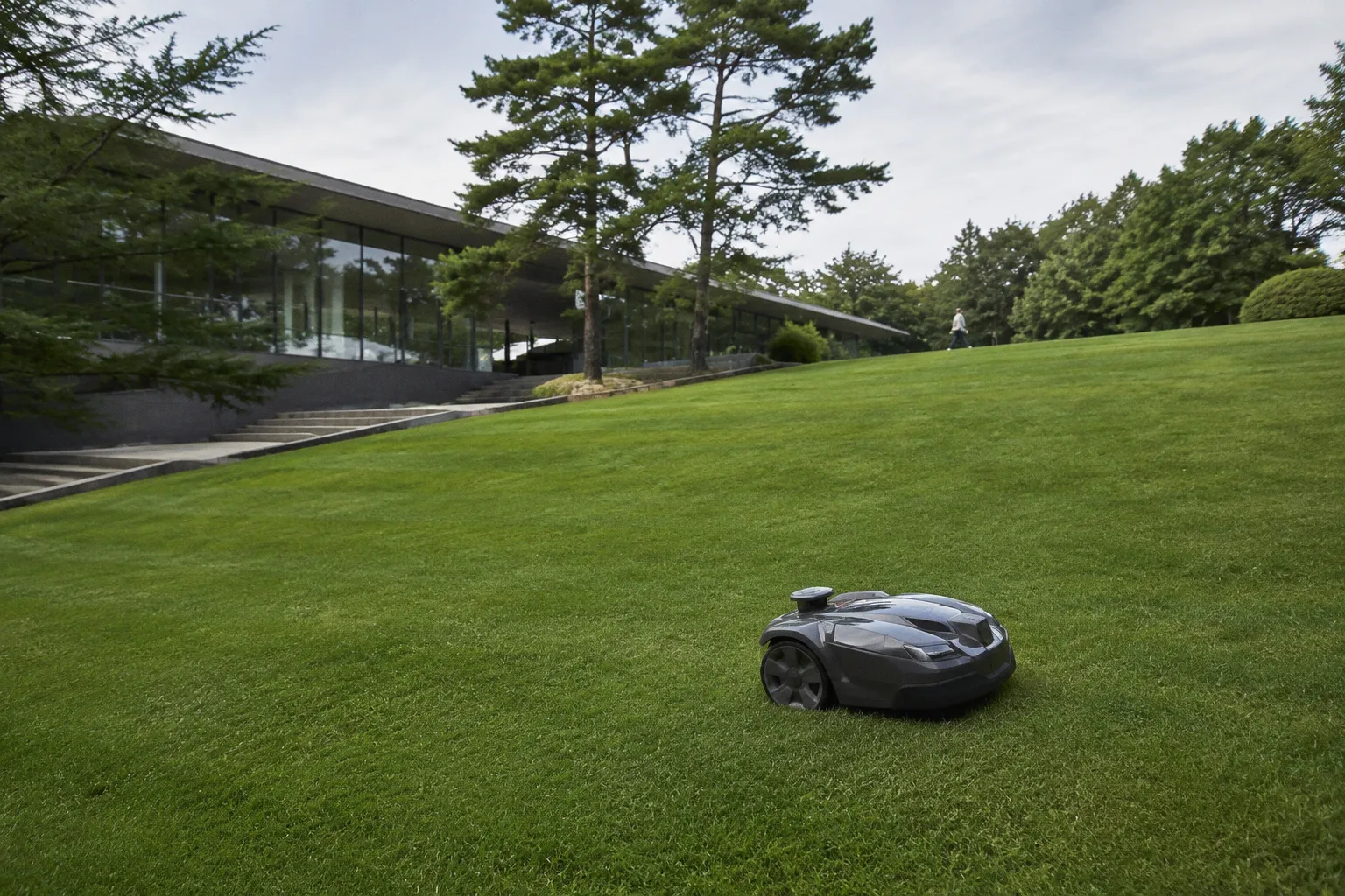 MOVA Claims 2026 Red Dot Design Award for Smart Robotic Lawn Mower Innovation