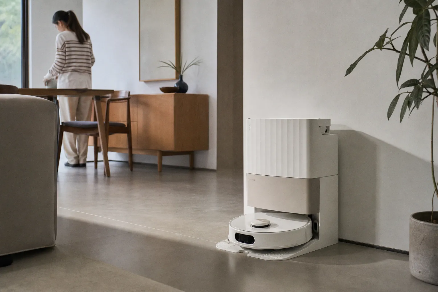 Score $420 off the Roborock Qrevo Edge 2 robot vacuum and mop at Amazon